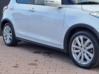 Suzuki Swift Suzuki Swift 1.2 Exclusive EASSS | Airco | Cruise | Keyless | Stoelverwarming | LMV | - afbeelding nr 36