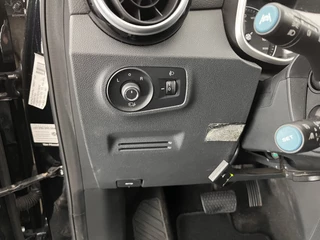 MG ZS EV MG ZS EV Luxury 45 kWh (INCL-BTW) *PANO | FULL-LEATHER | CCS-FASTLOADER | KEYLESS | NAVI-FULLMAP | ADAPTIVE-CRUISE | CAMERA | HEATED-SPORTSEATS | CARPLAY | BLINDSPOT | DAB | LANE-ASSIST | 17