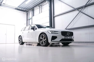 Volvo V60 Volvo V60 2.0 T8 Recharge AWD R-Design | NL auto | DAB+ | CarPlay | Adaptive | Blis | Rijklaar | - afbeelding nr 49