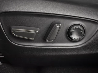 Toyota RAV4 Toyota RAV4 2.5 Hybrid AWD Bi-Tone Panoramadak | PDC V+A | Stoelverwarming | - afbeelding nr 24