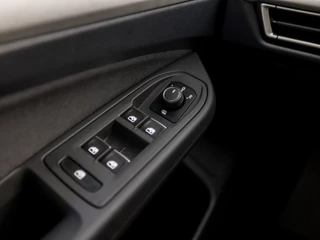Volkswagen Golf Volkswagen Golf Variant 1.0 TSI Luxury Sport (APPLE CARPLAY, GROOT NAVI, SFEERVERLICHTING, STUUR/STOELVERWARMING, SPORTSTOELEN, KEYLESS, PARKEERSENSOREN, NIEUWSTAAT) - afbeelding nr 21