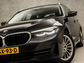 BMW 5 Serie BMW 5 Serie Touring 530e Sportline 293Pk Automaat (APPLE CARPLAY, GROOT NAVI, DEALER ONDERHOUDEN, CAMERA, SFEERVERLICHTING, LEDER, SPORTSTOELEN, ADAPTIVE CRUISE, TREKHAAK ELEKTRISCH, NIEUWSTAAT) - afbeelding nr 17
