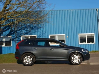 Volvo XC60 Volvo XC60 AWD 2.4 5Cyl Xenon Navi Pdc V+A Stoelverwarm 1eigenaar - afbeelding nr 3