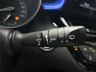 Toyota C-HR Toyota C-HR 1.8 Hybrid Bi-Tone - afbeelding nr 24