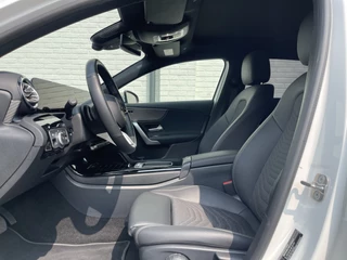 Mercedes-Benz A-Klasse Mercedes-Benz A-Klasse 180 Luxury Line | Facelift | Pano | Ambiente | Camera | CarPlay | LED | Keyless | DAB+ - afbeelding nr 27