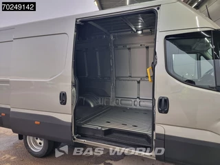 Iveco Daily Iveco Daily 35C21 210PK Automaat L2H2 Dubbellucht LED ACC 3.5t trekhaak Navi L2H2 12m3 Airco Trekhaak - afbeelding nr 8
