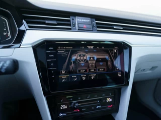 Volkswagen Passat Volkswagen Passat Variant 1.4 TSI PHEV 218pk GTE Highline | Leder | Panoramadak | 360 Camera | Virtual cockpit - afbeelding nr 34
