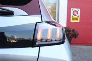Peugeot 208 Peugeot 208 1.2 100PK AUTOMAAT ALLURE PACK | NAVIGATIE | ACHTERUITRIJ CAMERA | APPLE CARPLAY/ANDROID AUTO | LED KOPLAMPEN | LICHTMETALEN VELGEN 16