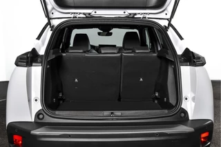Peugeot 2008 Peugeot 2008 1.2 PureTech 130 PK GT - Automaat | Dig. Cockpit | Adapt. Cruise | Elek. stoel | Stoelverw. | PDC | Camera | NAV + App. Connect | ECC | LM 17