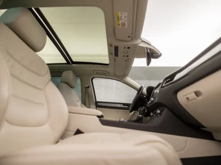 Volkswagen Touareg Volkswagen Touareg 3.0 TDI Sport 263Pk Automaat (PANORAMADAK, NAVIGATIE, LUCHTVERING, DYNAUDIO, STUUR/STOELVERWARMING, LEDEREN SPORTSTOELEN, TREKHAAK, ADAPTIVE CRUISE, XENON, CAMERA, NIEUWE APK, NIEUWSTAAT) - afbeelding nr 8