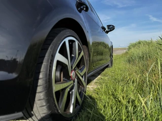 Volkswagen Golf Volkswagen Golf 2.0 TSI GTI|300PK|Pano|Adaptive cruise|Leder - afbeelding nr 24
