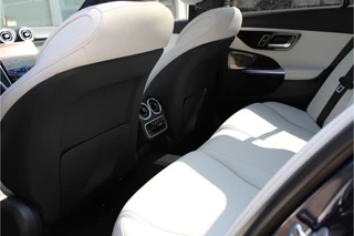 Mercedes-Benz C-Klasse Mercedes-Benz C-Klasse Estate 300e AMG | VOL OPTIE! | Burmester | HuD | Pano - afbeelding nr 17