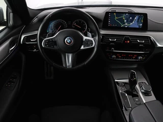 BMW 5 Serie BMW 5-serie 540d xDrive M Sport | Panoramadak | Head-Up |  Adaptive cruise | Carplay | Alcantara | Harman/Kardon | Stoelverwarming | Trekhaak | Sfeerverlichting - afbeelding nr 3