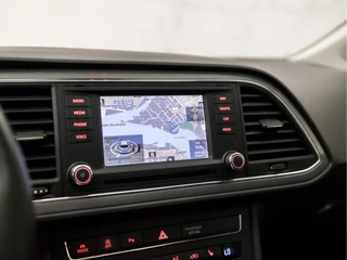 SEAT Leon SEAT Leon ST 1.4 TSI ACT FR Sport 150Pk Automaat (PANORAMADAK, NAVIGATIE, CLIMATE, LEDER/ALCANTARA, TREKHAAK, STOELVERWARMING, SPORTSTOELEN, LED KOPLAMPEN, GETINT GLAS, ADAPTIVE CRUISE, NIEUWE APK, NIEUWSTAAT) - afbeelding nr 9