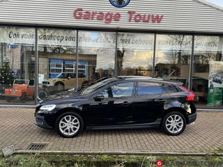 Volvo V40 Volvo V40 Cross Country 1.5 T3 Polar+ Luxury Pano Leder H/K - afbeelding nr 2