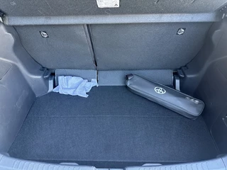 Toyota Yaris Toyota Yaris 1.5 VVT-i Style / Facelift / Apple carplay / Privacy glass - afbeelding nr 18