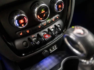 MINI Clubman Automaat (NAVIGATIE, CLIMATE, STOELVERWARMING, GETINT GLAS, SPORTSTOELEN, CRUISE, PARKEERSENSOREN, NIEUWSTAAT) - afbeelding nr 26