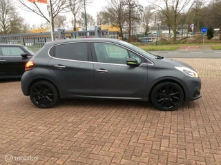 Peugeot 208 Peugeot 208 1.2 PureTech Première 17