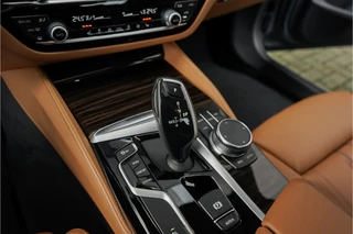 BMW 5 Serie BMW 5 Serie 530i High Ex Luxury Schuifdak Comfortstoel Navi Trekhaak Camera - afbeelding nr 33