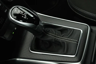 Volvo V40 Volvo V40 2.0 T4 Sport | Stoelverwarming | Camera |  Full LED | Leder/Alcantara | Navigatie | 19'' | Climate control | Bluetooth | PDC | Cruise control | R Design - afbeelding nr 17
