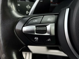 BMW 3 Serie BMW 3-serie Touring 320d High Executive M Sport Panoramadak Trekhaak HUD LED ACC Individual Shadow Line Camera 19