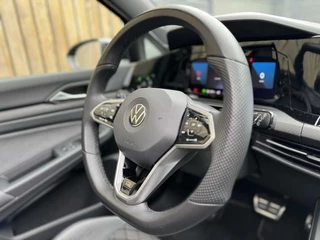 Volkswagen Golf Volkswagen Golf 1.5 eTSI R-Line Automaat | Panoramadak | LED | Black Style | Harman/Kardon HiFi | Achteruitrijcamera | Sfeerverlichting | Trekhaak afneembaar | Adaptieve cruise control | Parkeersensoren voor en achter - afbeelding nr 59