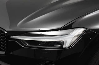 Volvo XC60 Volvo XC60 2.0 T6 Plug-in hybrid AWD Plus Dark Volvo XC60 2.0 Recharge T6 AWD Plus Dark | Nieuw! | Leder | Navigatie | Google | Harman Kardon | Panorama dak | Lichtmetalen Velgen 19