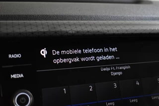 Volkswagen T-Cross Volkswagen T-Cross TSI 110PK DSG STYLE CAMERA/LED/CARPLAY - afbeelding nr 25