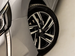 Peugeot 208 Peugeot 208 1.2 PureTech Allure Deluxe (VIRTUAL COCKPIT, APPLE CARPLAY, GROOT NAVI, 360 CAMERA, LEDER, SPORTSTOELEN, GETINT GLAS, LM VELGEN, CRUISE, KEYLESS, NIEUWE APK, NIEUWSTAAT) - afbeelding nr 17