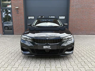 BMW 3 Serie BMW 3-serie 330i High Executive, M Pakket, Schuifdak, 19