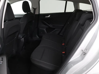 Ford Focus Ford Focus 1.0 EcoBoost Hybrid Titanium Style |  Stoel & stuurverwarming | Camera | Full LED | Carplay | Climate control | Navigatie | Park Assist | Getint glas - afbeelding nr 6