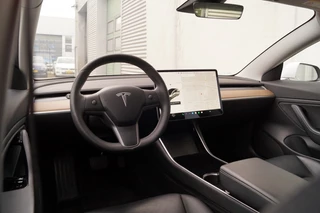 Tesla Model 3 - afbeelding nr 4