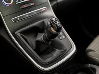 Renault Grand Scénic Renault Grand Scénic 1.2 TCe Deluxe 7 Persoons (PANORAMADAK, APPLE CARPLAY, VIRTUAL COCKPIT, NAVIGATIE, CLIMATE, STOELVERWARMING, SPORTSTOELEN, GETINT GLAS, CRUISE, NIEUWE APK, NIEUWSTAAT) - afbeelding nr 11