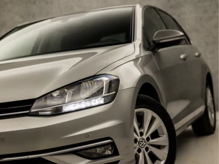 Volkswagen Golf Volkswagen Golf 1.0 TSI Sportline (APPLE CARPLAY, GROOT NAVI, CLIMATE, STOELVERWARMING, DYNAMISCHE KNIPPERLICHTEN, MASSAGE, ALCANTARA, ADAPTIVE CRUISE, PARKEERSENSOREN, GETINT GLAS, LM VELGEN, NIEUWSTAAT) - afbeelding nr 17