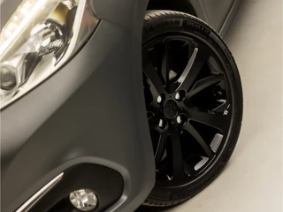 Peugeot 208 Peugeot 208 1.2 PureTech Sport (PANORAMADAK, APPLE CARPLAY, GROOT NAVI, CAMERA, CLIMATE, SPORTSTOELEN, GETINT GLAS, CRUISE, NIEUWSTAAT) - afbeelding nr 16