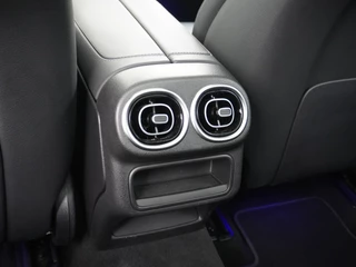 Mercedes-Benz GLC Mercedes-Benz GLC 300e AMG // Trekhaak // Distronic // Panoramadak // Memory // 360 Camera // Keyless // 20 inch - afbeelding nr 19