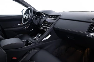Jaguar E-PACE Jaguar E-PACE 1.5 P300e AWD R-Dynamic SE | LEDER | PANORAMADAK | Plug-in Hybrid - afbeelding nr 4