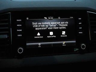 Škoda Karoq Skoda Karoq 1.5 TSI 150pk DSG Ambition | Navigatie | Apple Carpla/Android Auto | Camera | Climate Control | Adaptive Cruise control | Lichtmetalen Velgen - afbeelding nr 24