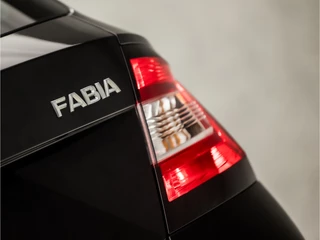 Škoda Fabia (SCHERM, CLIMATE, STOELVERWARMING, NAP, XENON, SPORTSTOELEN, GEITNT GLAS, CRUISE, PARKEERSENSOREN, TREKHAAK, NIEUWE APK, NIEUWSTAAT) - afbeelding nr 26