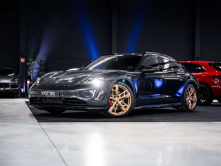 Porsche Taycan 4S Cross Turismo - Passenger Display - Sportchrono