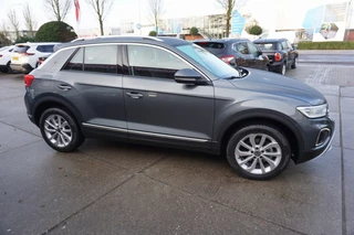 Volkswagen T-Roc VOLKSWAGEN T-Roc 1.5 TSI 150pk 7-DSG Style Carplay Camera El.achterklep - afbeelding nr 3