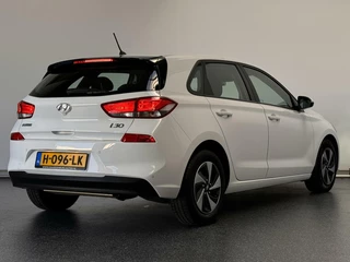 Hyundai i30 Hyundai i30 1.0 T-GDI Select | Airco | Cruise | Sensoren | Dealer onderhouden - afbeelding nr 2