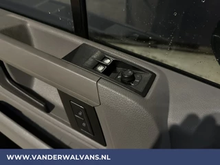 Volkswagen Crafter Volkswagen Crafter 2.0 TDI 140 pk L3H3 L2H2 Euro6 Airco | Camera | Apple Carplay | Android Auto Parkeersensoren, Bijrijdersbank - afbeelding nr 15