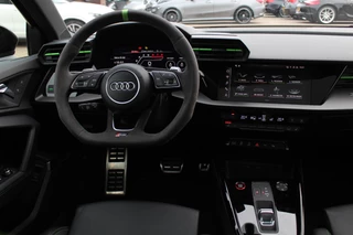 Audi RS3 Audi RS3 Limousine 2.5 TFSI quattro / Verlengd Garantie / Milltek / Keramisch / Panoramadak / Camera / Head-up / B&O / Matrix LED / ACC / Leder - afbeelding nr 17