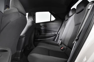 Toyota C-HR Toyota C-HR 2.0 Hybrid 200 Dynamic | Dig. Cockpit | Adapt. Cruise | Stoel-+Stuurverw. | PDC | Camera | NAV + App. Connect | ECC | LM 18