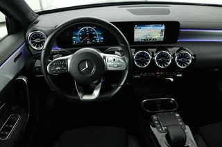Mercedes-Benz A-Klasse Mercedes-Benz A-klasse 250e AMG Night | Carplay | Stoelverwarming |  Camera | Leder/Alcantara | Full LED | Sfeerverlichting | Park Assist | Navigatie - afbeelding nr 3