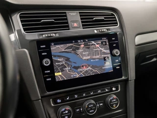 Volkswagen Golf Volkswagen Golf 1.0 TSI Sportline (APPLE CARPLAY, GROOT NAVI, CLIMATE, STOELVERWARMING, DYNAMISCHE KNIPPERLICHTEN, MASSAGE, ALCANTARA, ADAPTIVE CRUISE, PARKEERSENSOREN, GETINT GLAS, LM VELGEN, NIEUWSTAAT) - afbeelding nr 26
