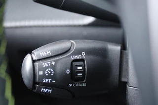 Peugeot 208 Peugeot 208 1.2 PureTech GT | NAVIGATIE | APPLE CARPLAY/ANDROID AUTO | DODEHOEK DETECTIE | FULL LED KOPLAMPEN | KEYLESS ENTRY/START | PARKEERSENSOREN VOOR EN ACHTER | CRUISE CONTROL | DAB+ RADIO | - afbeelding nr 30