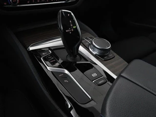 BMW 5 Serie BMW 5-serie 530e iPerformance M-sport | Schuifdak | Camera | Alcantara | Stoelverwarming | Carplay | Elektrische sportstoelen | Full LED | Navigatie | Live Cockpit - afbeelding nr 10