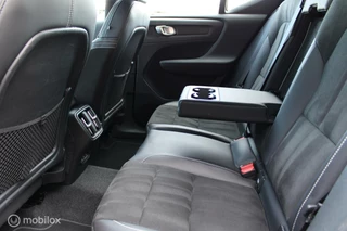 Volvo XC40 Volvo XC40 1.5 T3 R-Design, Pano, Trekhaak, Winterset, Pdc + camera, 360 vieuw, Stoel/stuur verwarming, Keyless, Carplay, Donkerglas, Harman kardon, Clima, Navi, Elektrische achterklep. - afbeelding nr 10